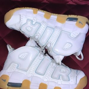 Nike air more uptempo youth size 6